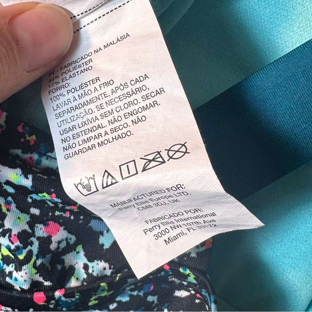 Nike Women's Printed V-Back Tankini
Top Size s - Picture 8 of 11
